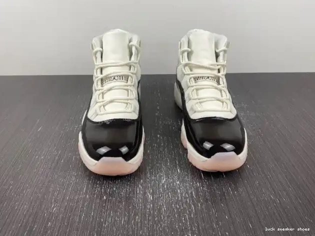 Reps LUCY WMNS AR0715-101 Air 11 Neapolitan Jordan 0620